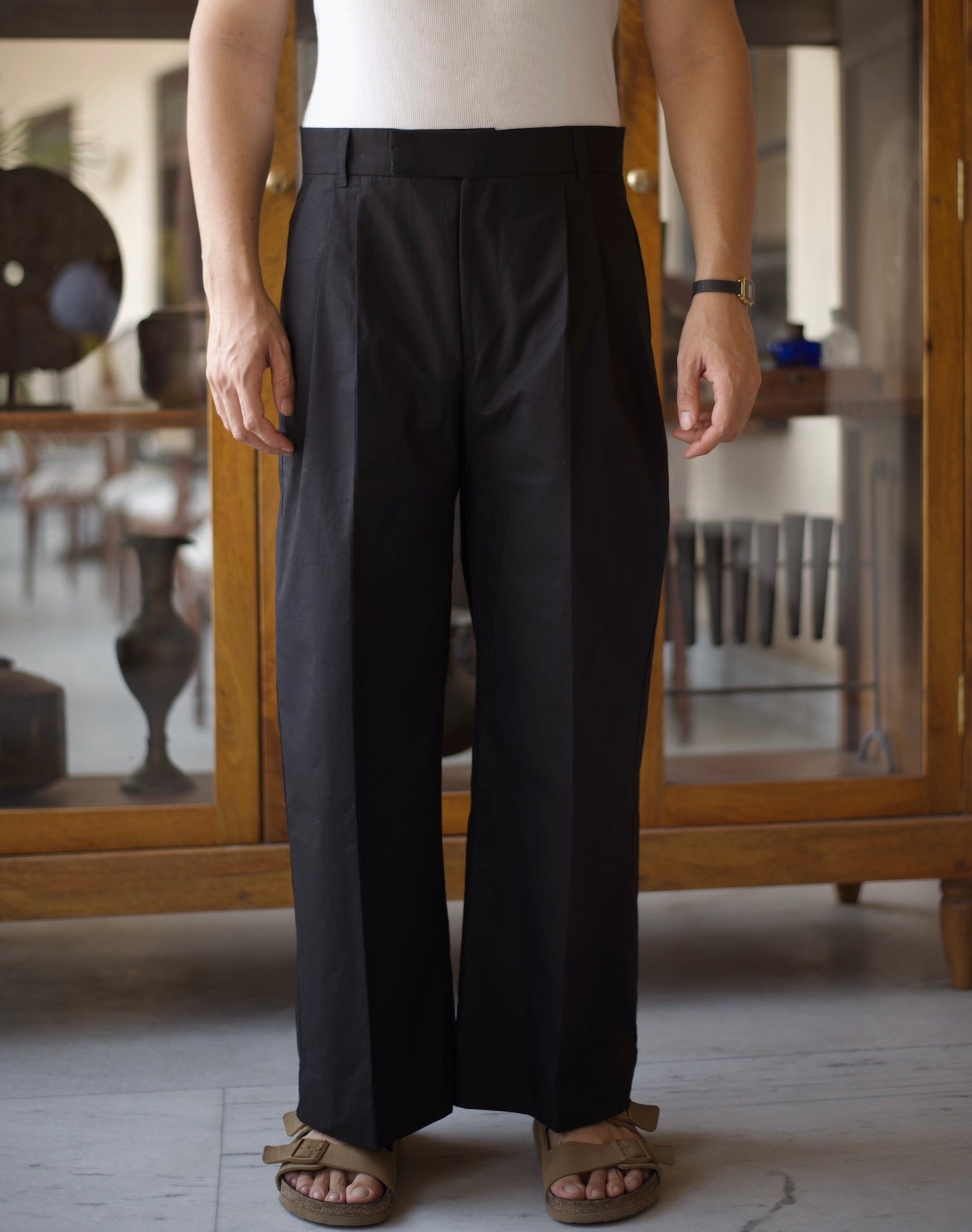 Pleated straight leg linen Trousers