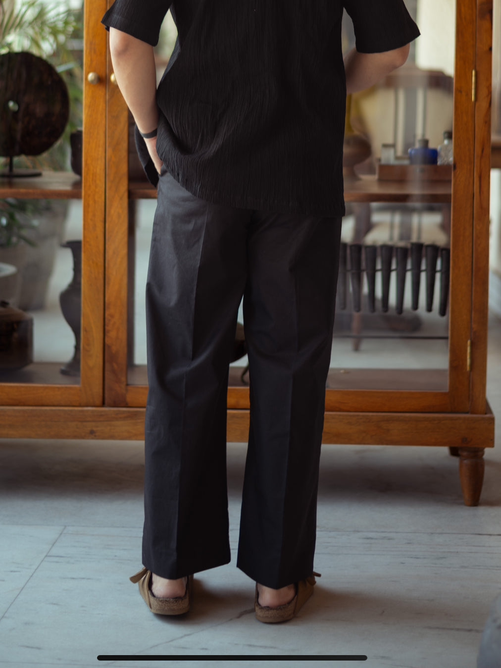 Pleated straight leg linen Trousers